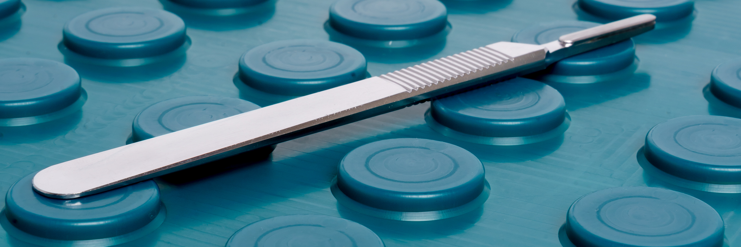 Surgical magnetic green mat